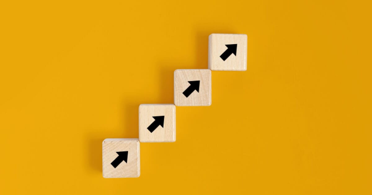 blogs place in a step manner with arrors on it pointing up!